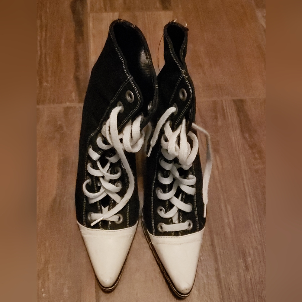 Sneaker boot
